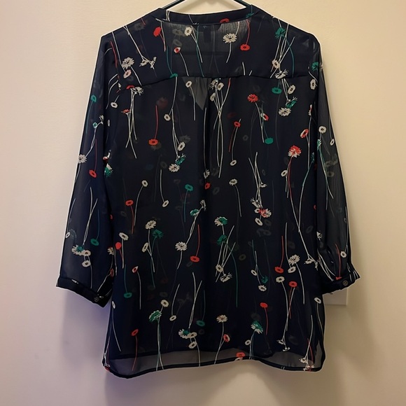 Banana Republic Navy Floral Blouse size medium - Picture 3 of 9